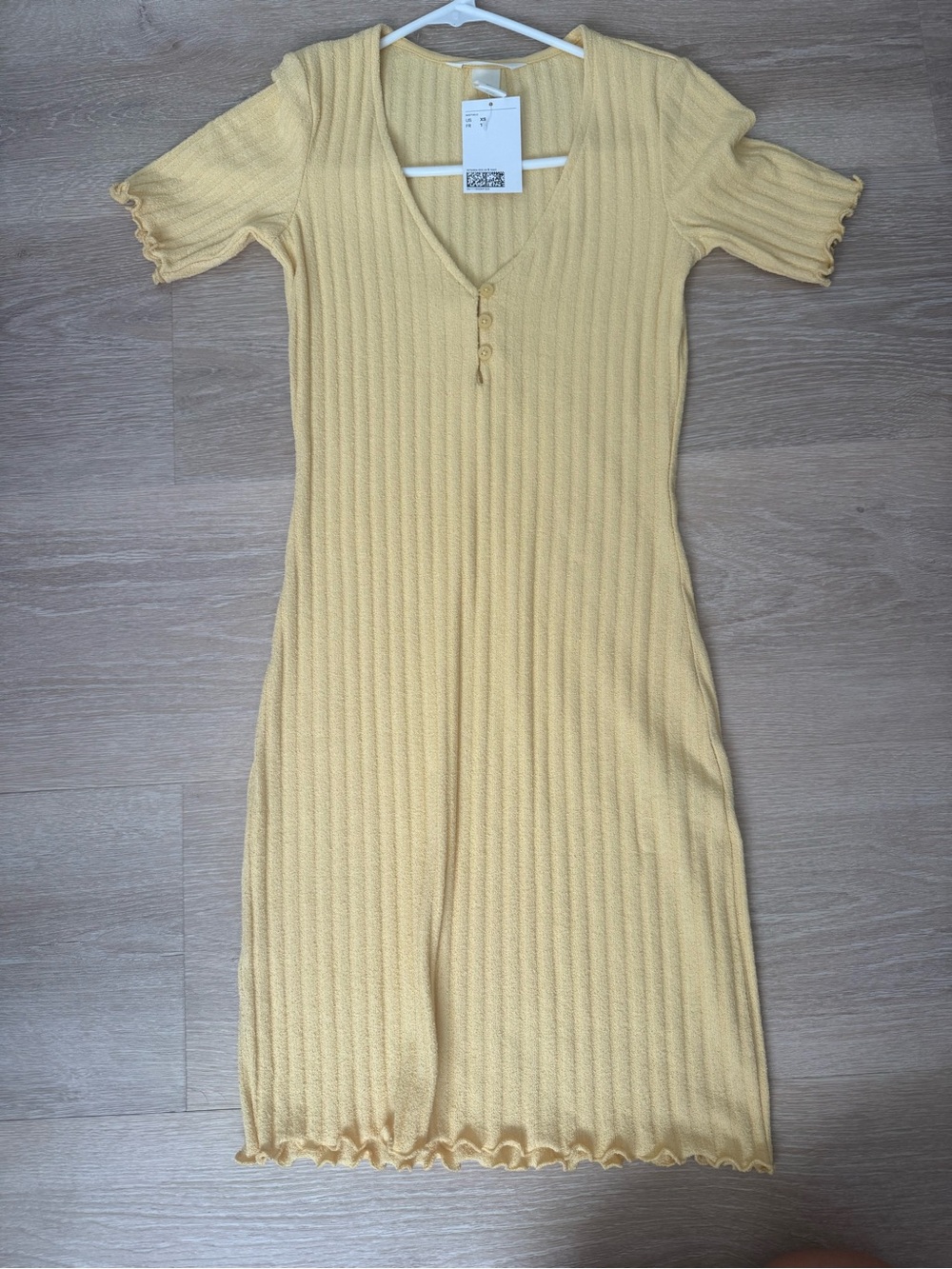 H&M Ribbed V-Neck Short Sleeve Midi Dress — Yellow